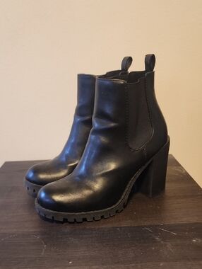 Women's Black Chunky Heel Chelsea Boot